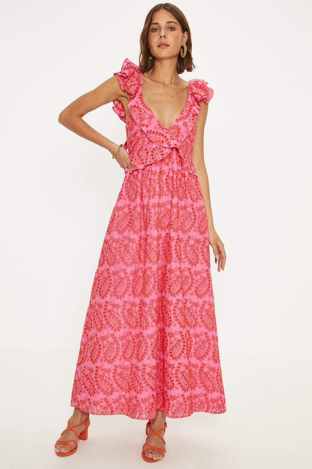 цена Платье бродери с рюшами и завязкой на спине Oasis, розовый