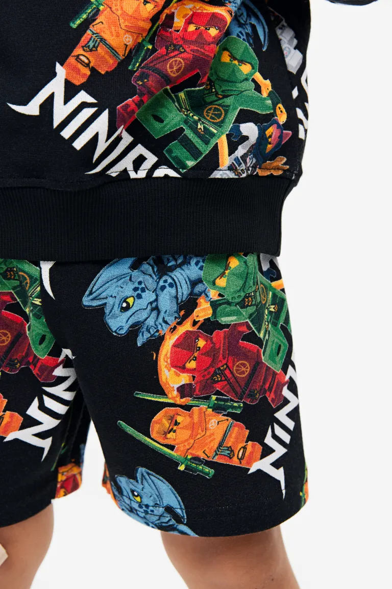 

Шорты на резинке и принте H&M, черный