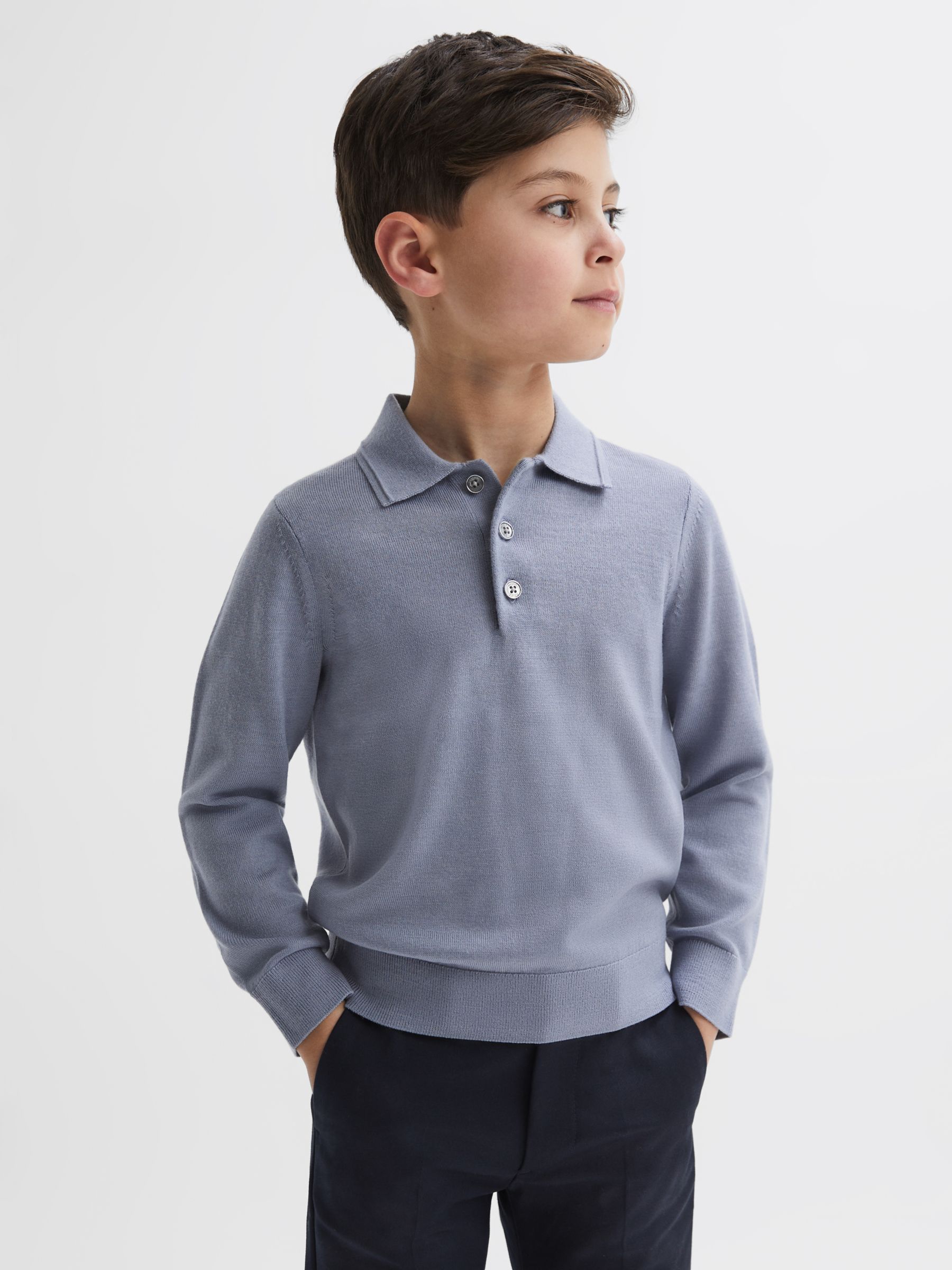 цена Детская рубашка-поло Trafford из мериносовой шерсти Reiss, фарфор синий