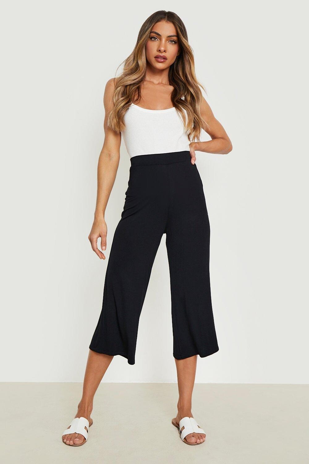

Базовые трикотажные брюки-кюлоты из джерси Boohoo, черный