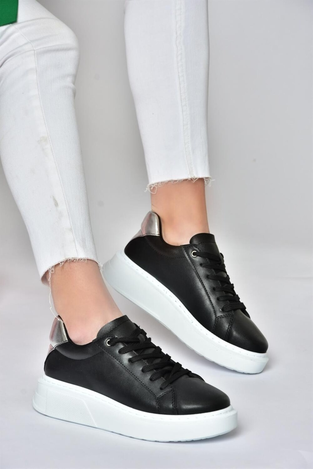 

Черные/серебристые женские спортивные туфли Кроссовки Fox Shoes, черный