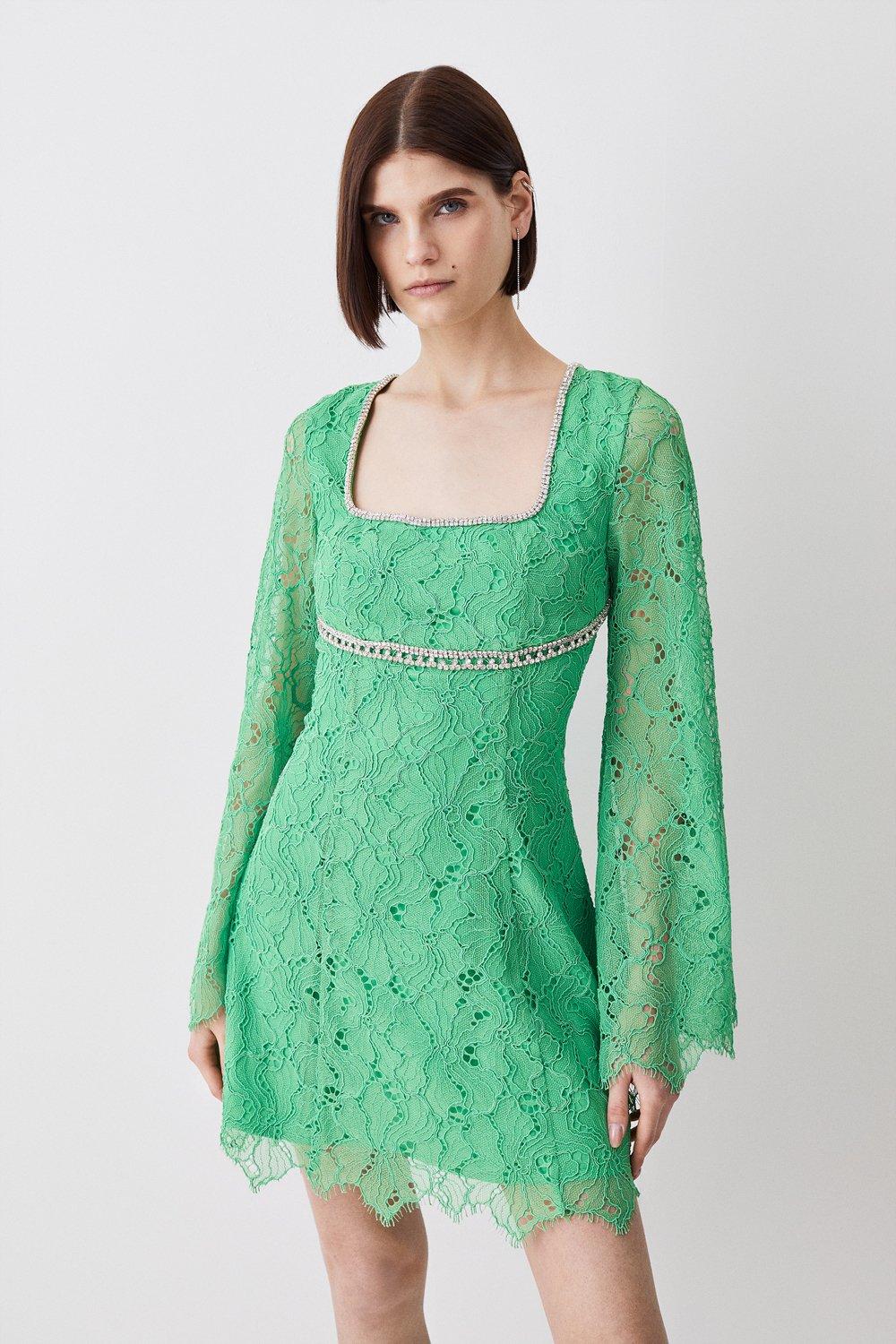 Мини-платье с кружевной отделкой и стразами Karen Millen, зеленый