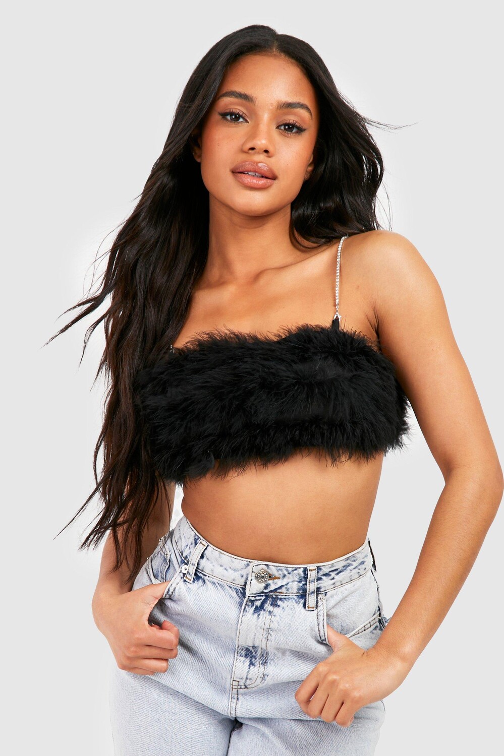 

Укороченный топ с пероми и стразами на ремешке Boohoo, черный