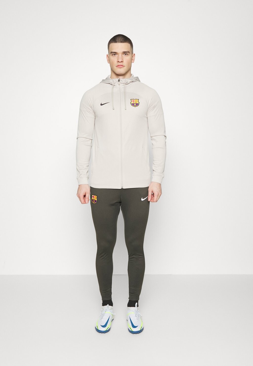 Team СПОРТИВНЫЙ КОСТЮМ FC BARCELONA STRIKE HD Nike, стринги/секвойя/черный мяч футбольный nike fc barcelona strike красный размер 5