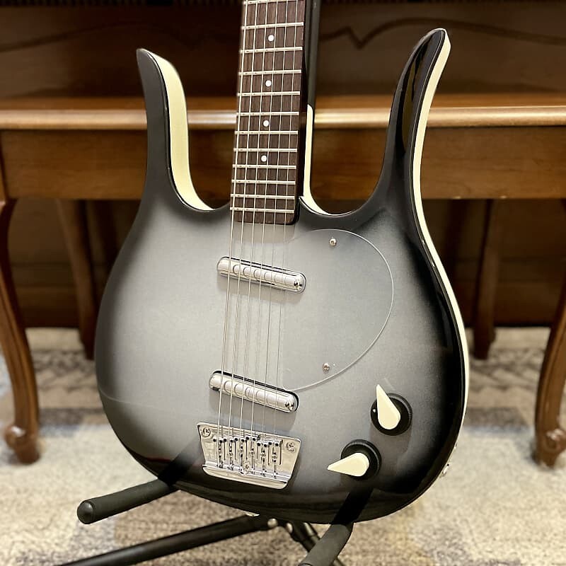 

Электрогитара Danelectro Longhorn Baritone - Blackburst