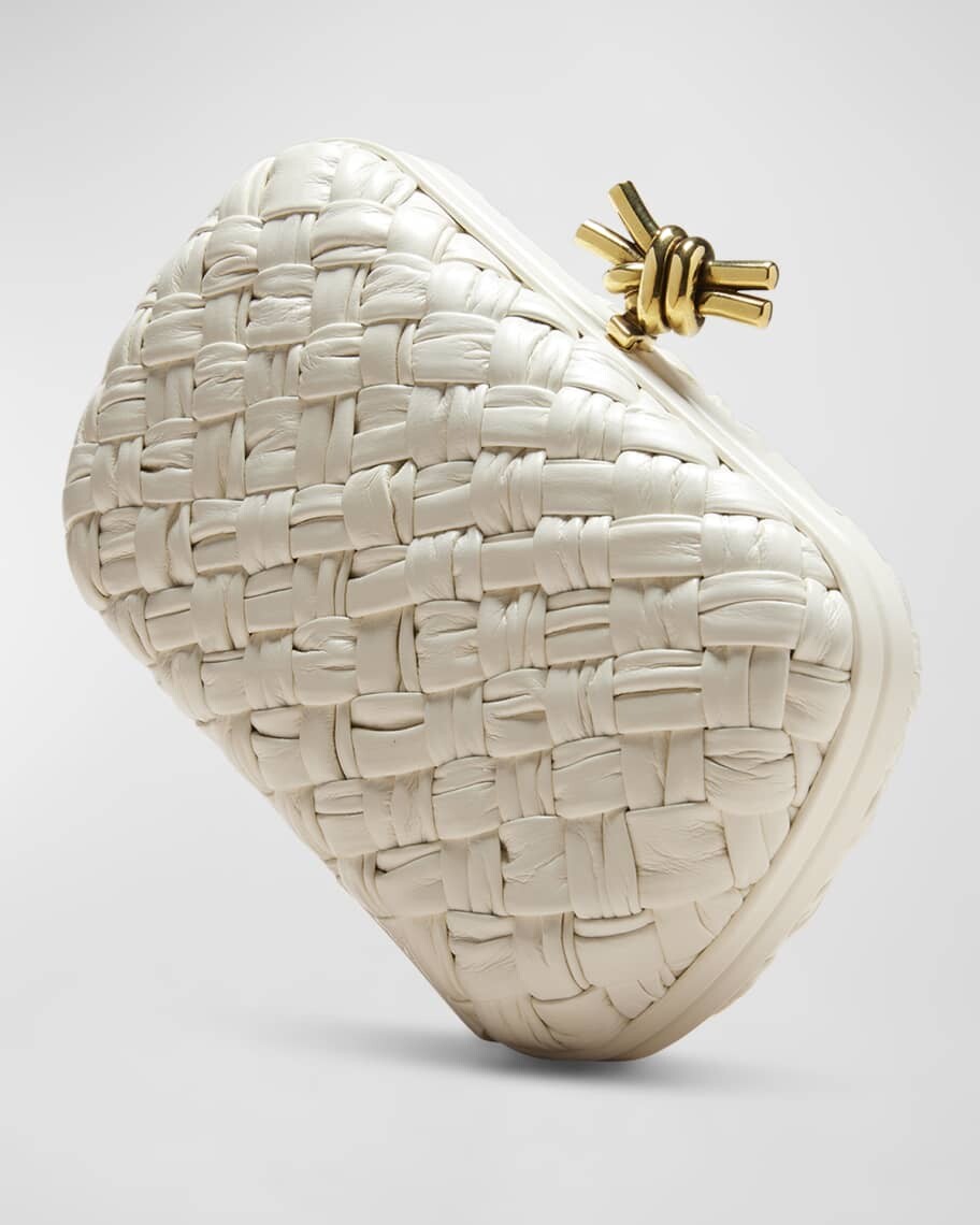 

Плиссированный кожаный клатч с узлом Bottega Veneta