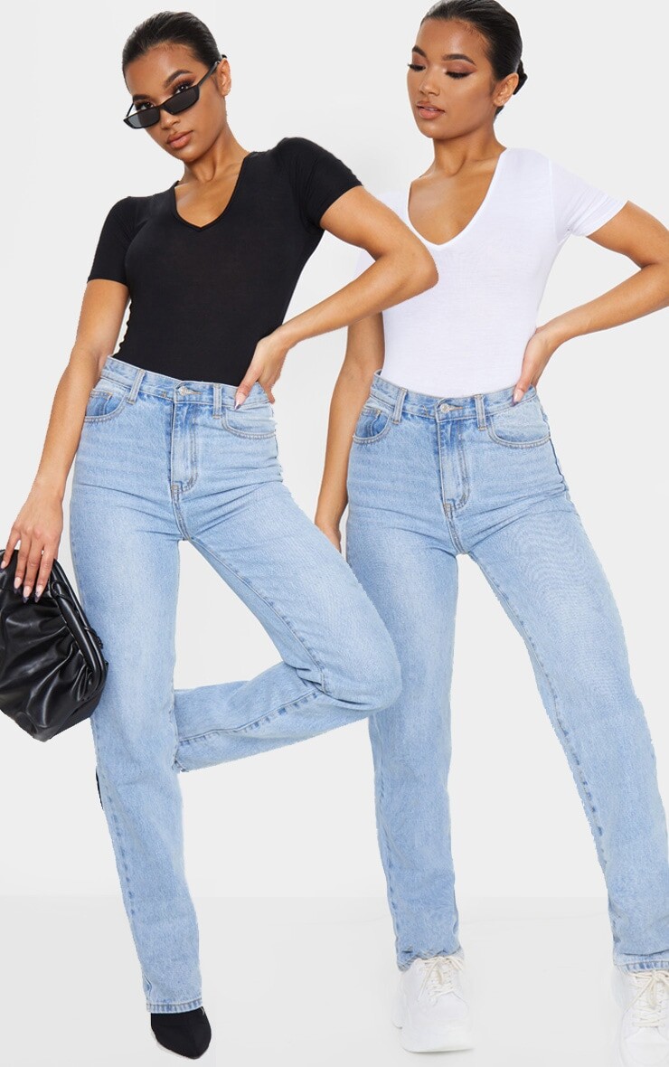 

PrettyLittleThing Набор базовых черно-белых боди из хлопковой смеси с V-образным вырезом и короткими рукавами (2 шт.)