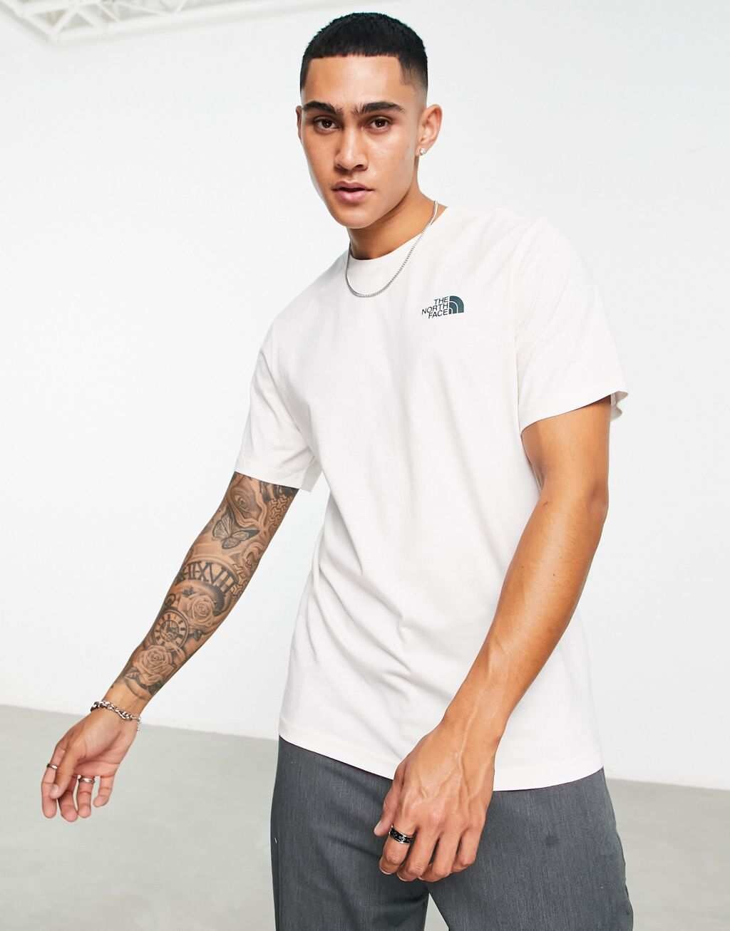 

Кремовая футболка The North Face Simple Dome эксклюзивно на ASOS