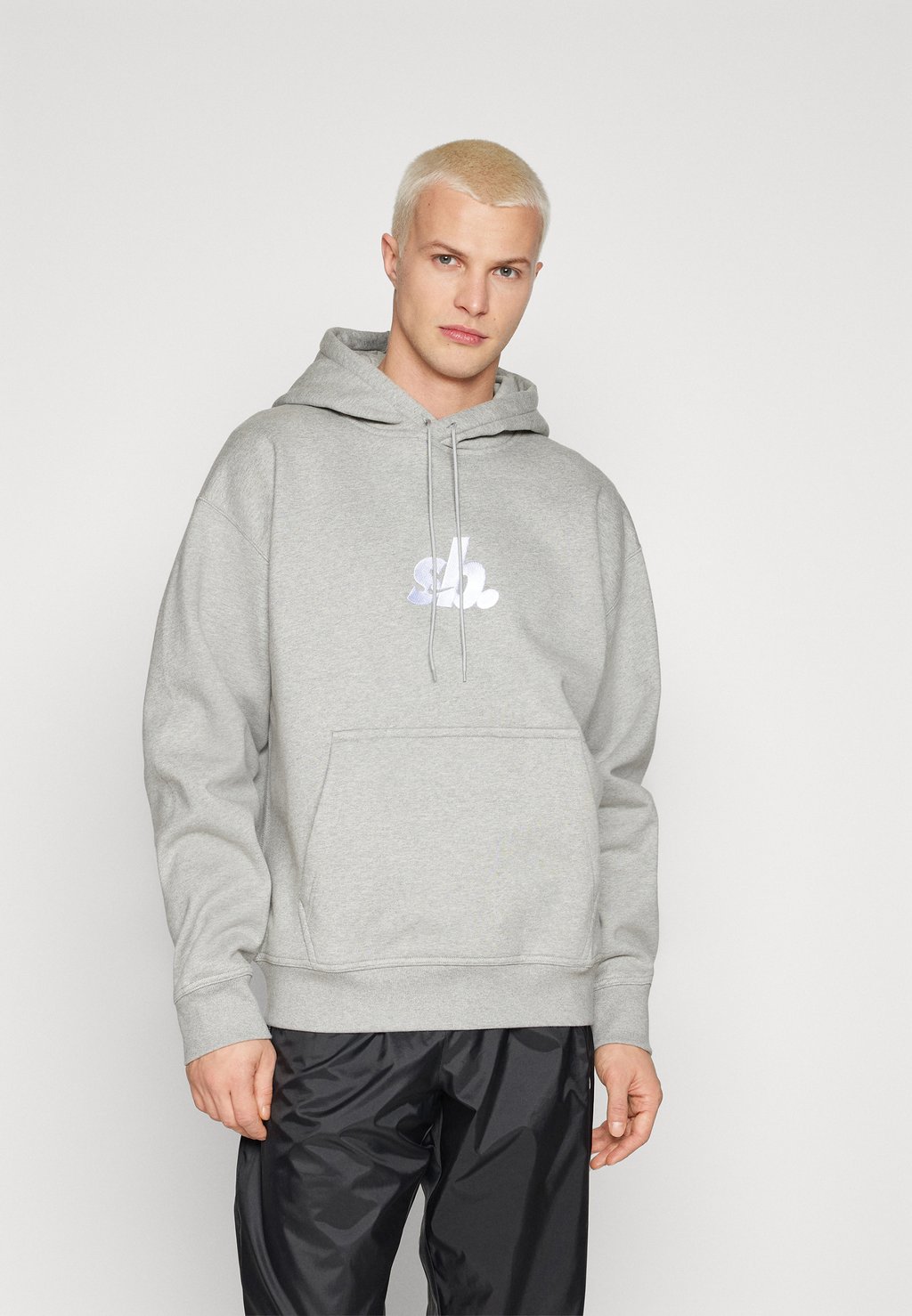 

Толстовка Essential Nike, цвет grey heather/white