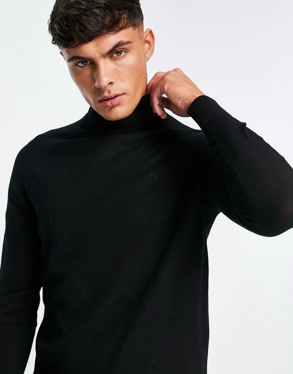 

Черный вязаный джемпер из превосходной шерсти Calvin Klein
