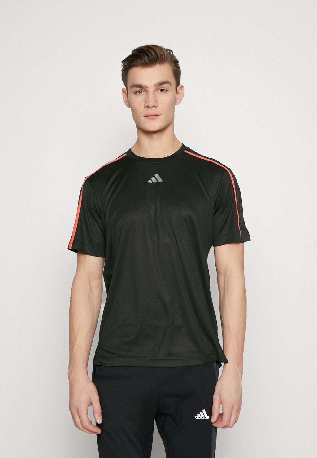 

Футболка Adidas