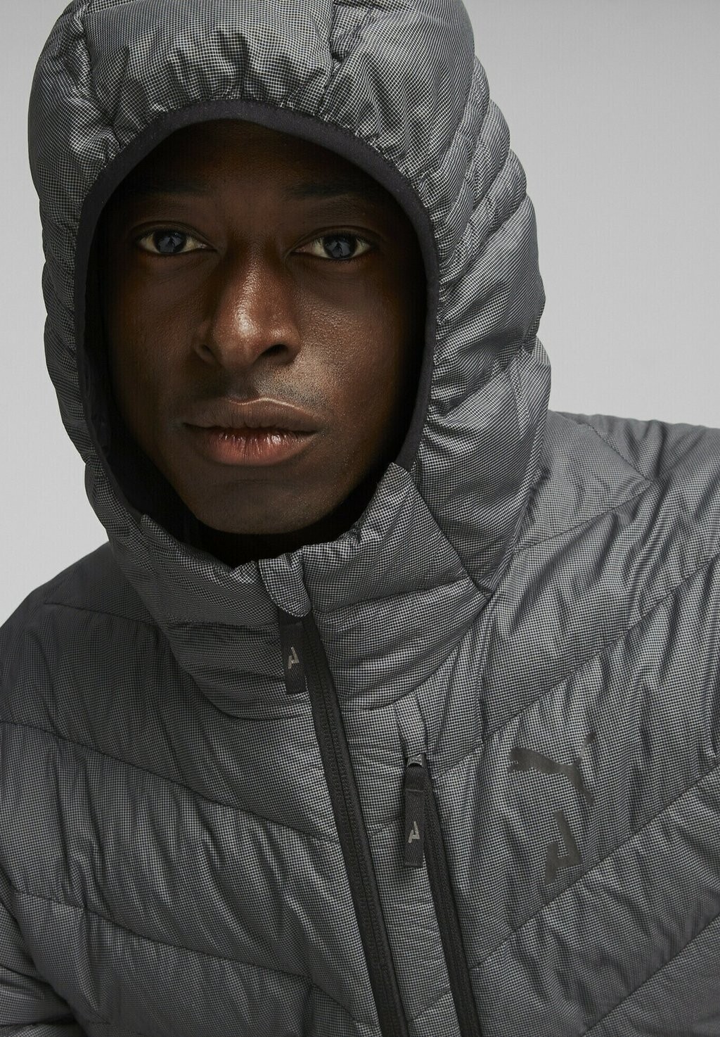 

Пуховик СЕЗОНЫ Puma, черный