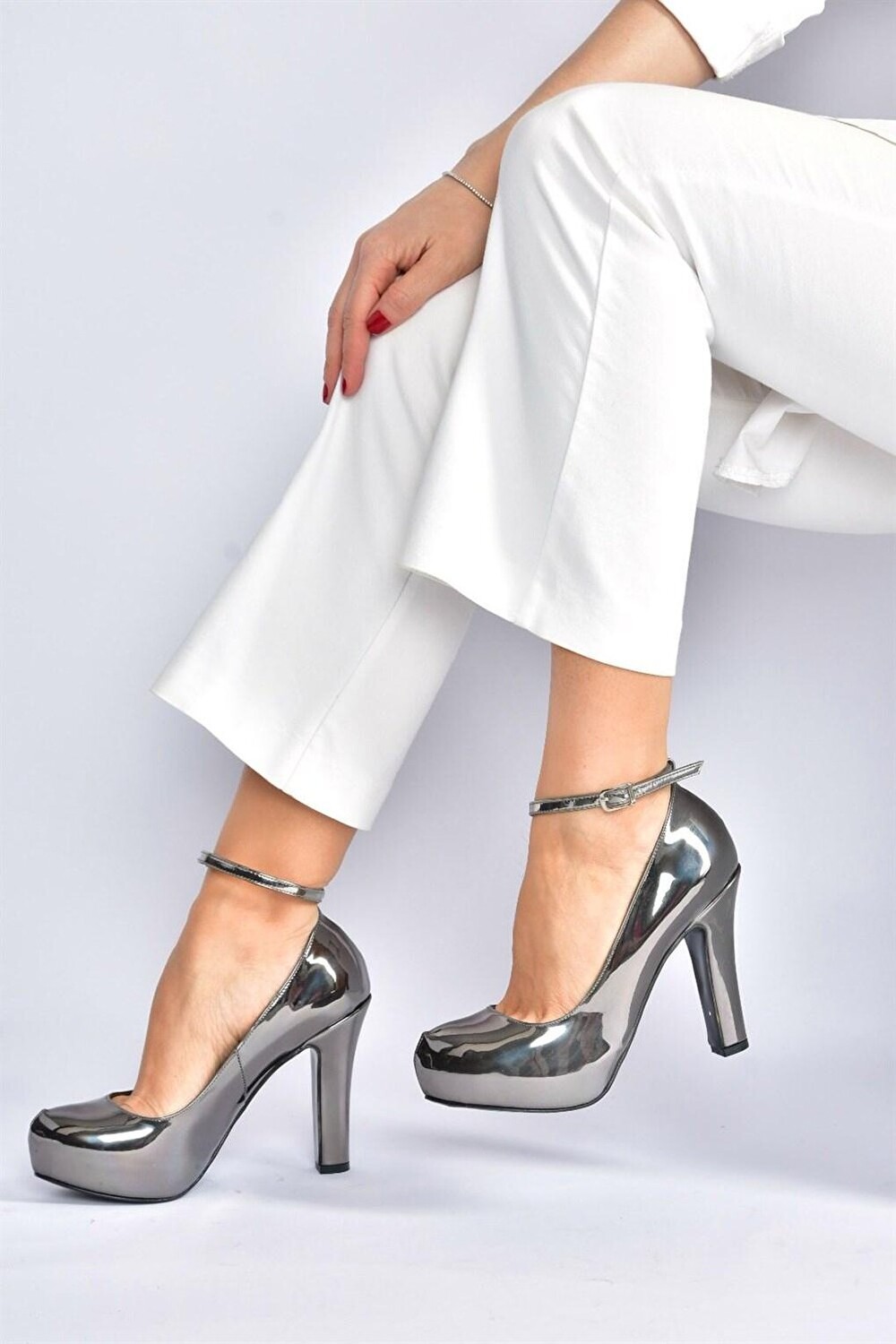 

M3480077 Антрацитовые женские туфли на высоком каблуке Fox Shoes, Черный