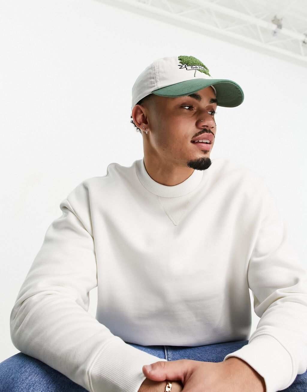 

Мягкий белый свитшот оверсайз ASOS DESIGN