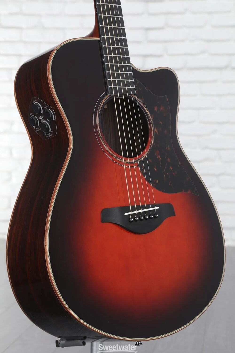 

Yamaha AC3R ARE Concert Cutaway — Табачно-коричневый Sunburst