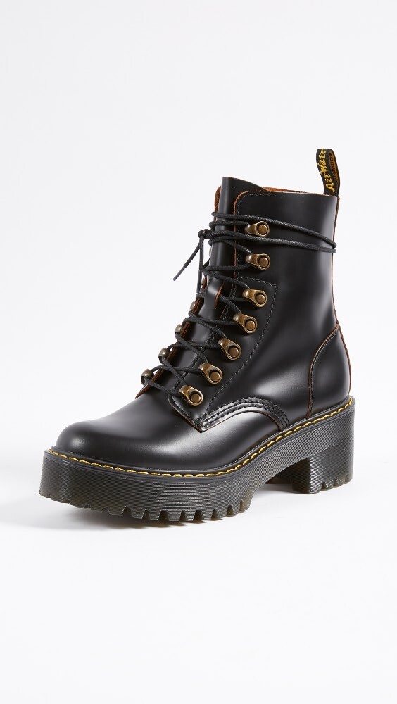 

Ботинки Dr. Martens Leona 7 Hook, черный