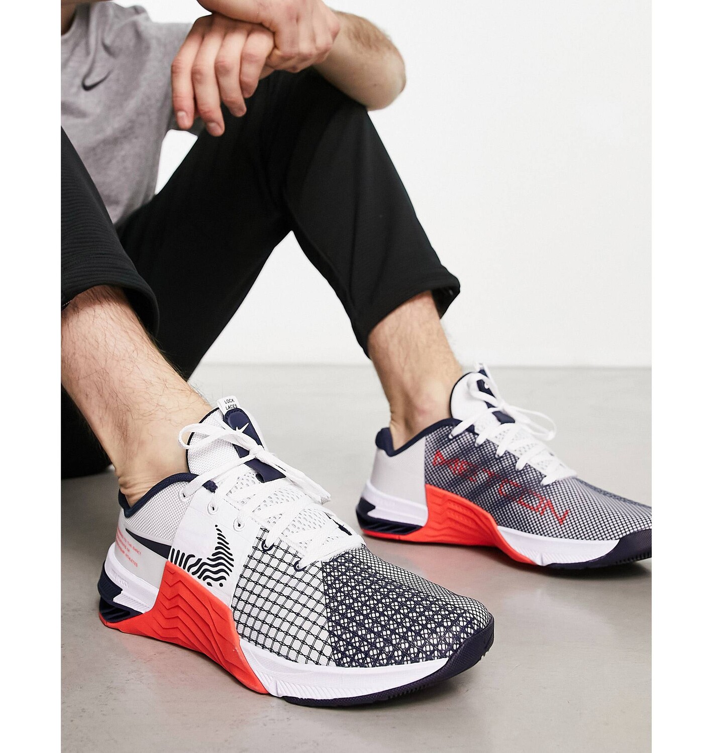 

Белые кроссовки Nike Training Metcon 8