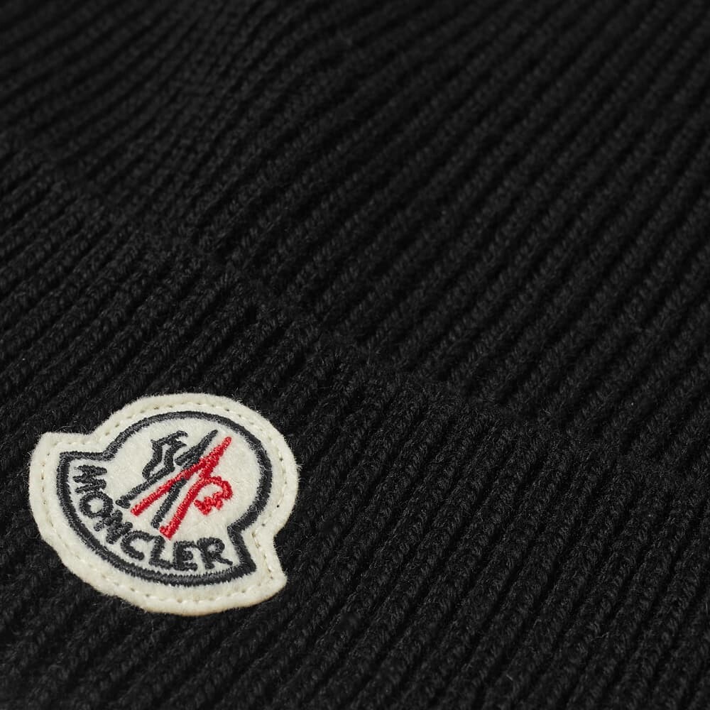 

Шапка с логотипом Moncler