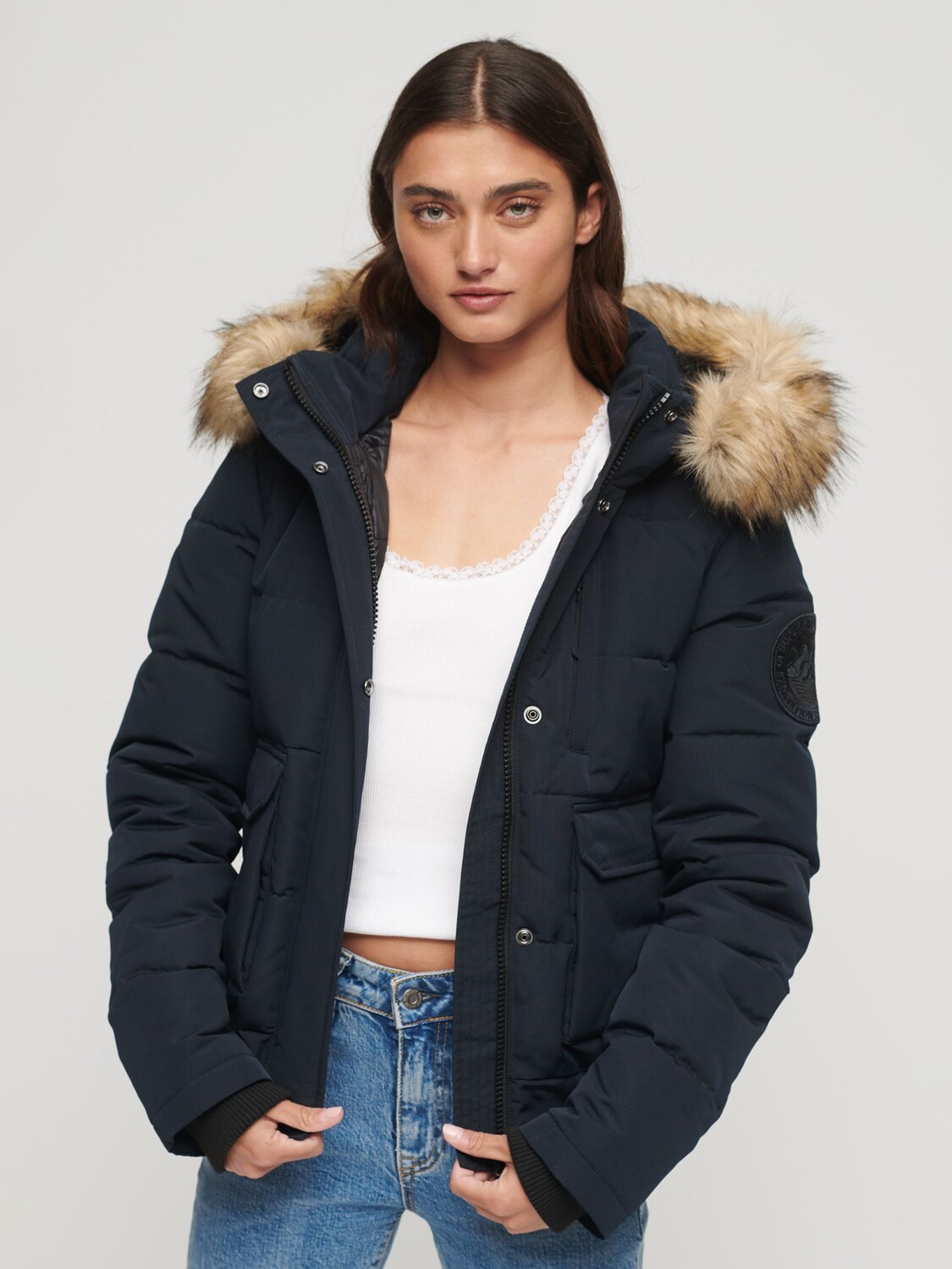 

Пуховик Everest с капюшоном Superdry, северный хром темно-синий