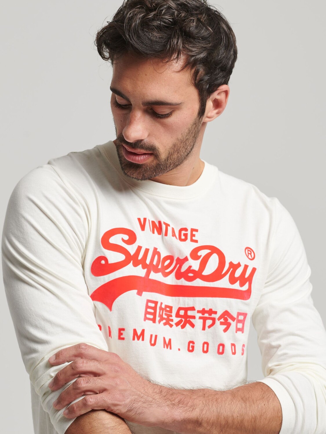 

Неоновый топ с длинными рукавами Superdry Vintage Logo, экрю