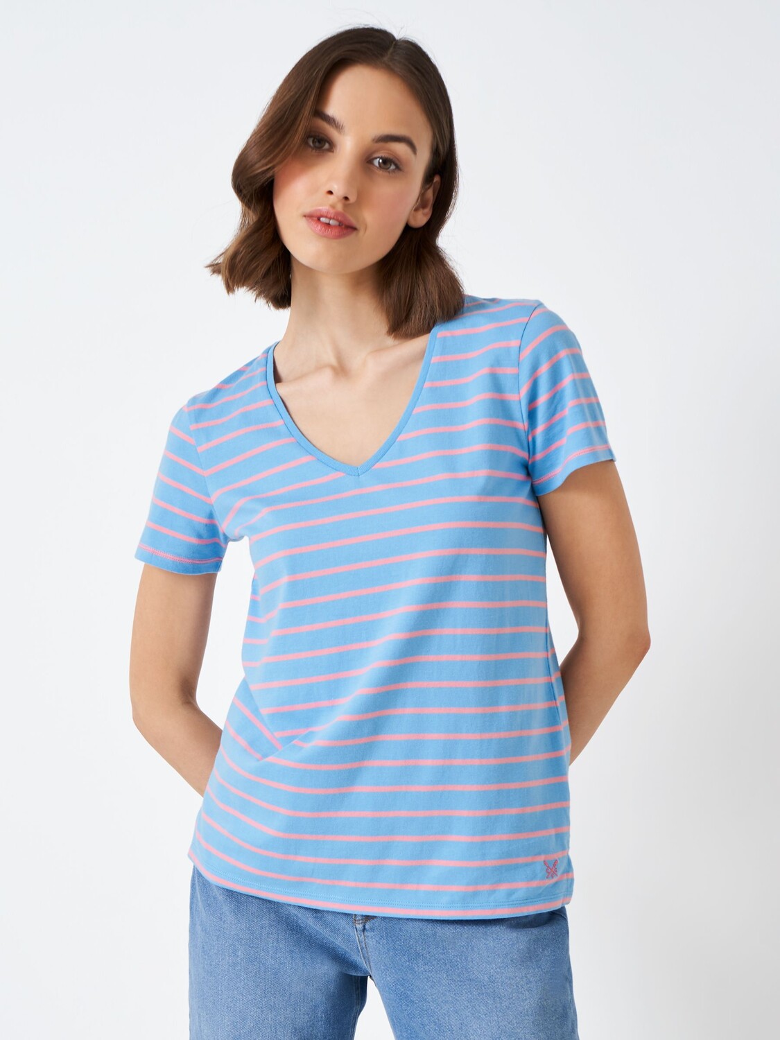 

Crew Clothing Футболка в бретонскую полоску с V-образным вырезом, бледно-голубая