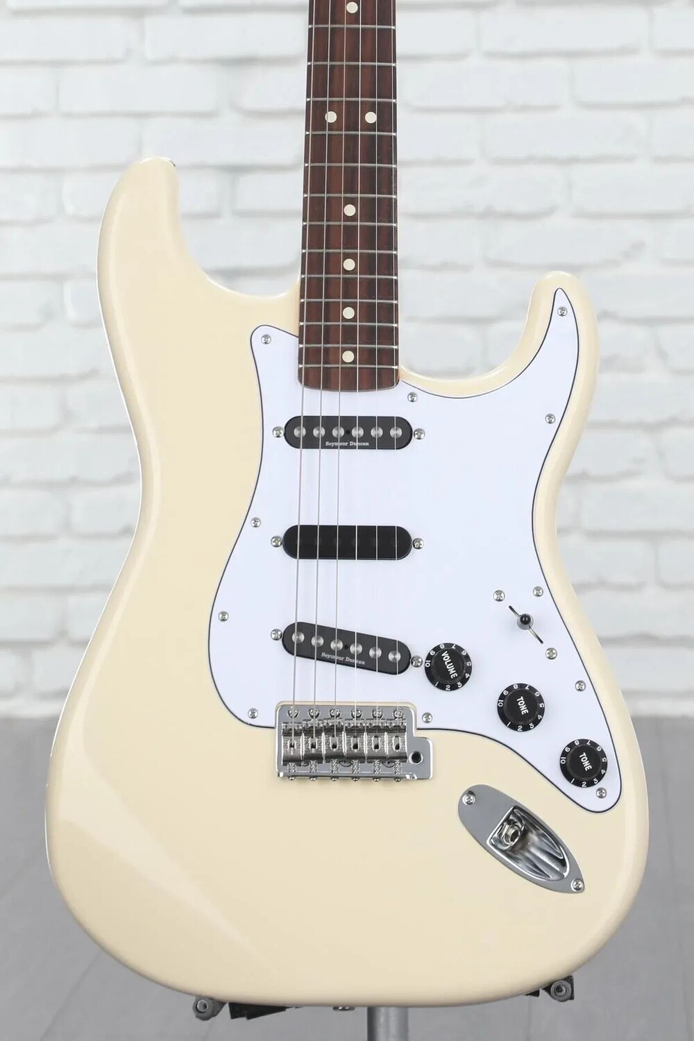 

Fender Ritchie Blackmore Stratocaster — олимпийский белый цвет с накладкой из палисандра