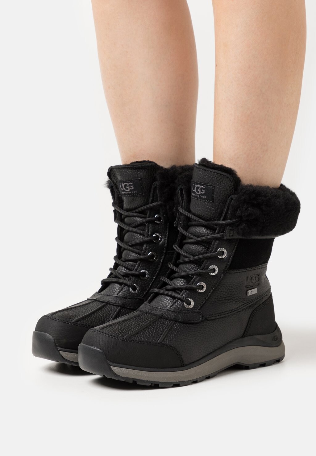 

Зимние ботинки АДИРОНДАК UGG, черный