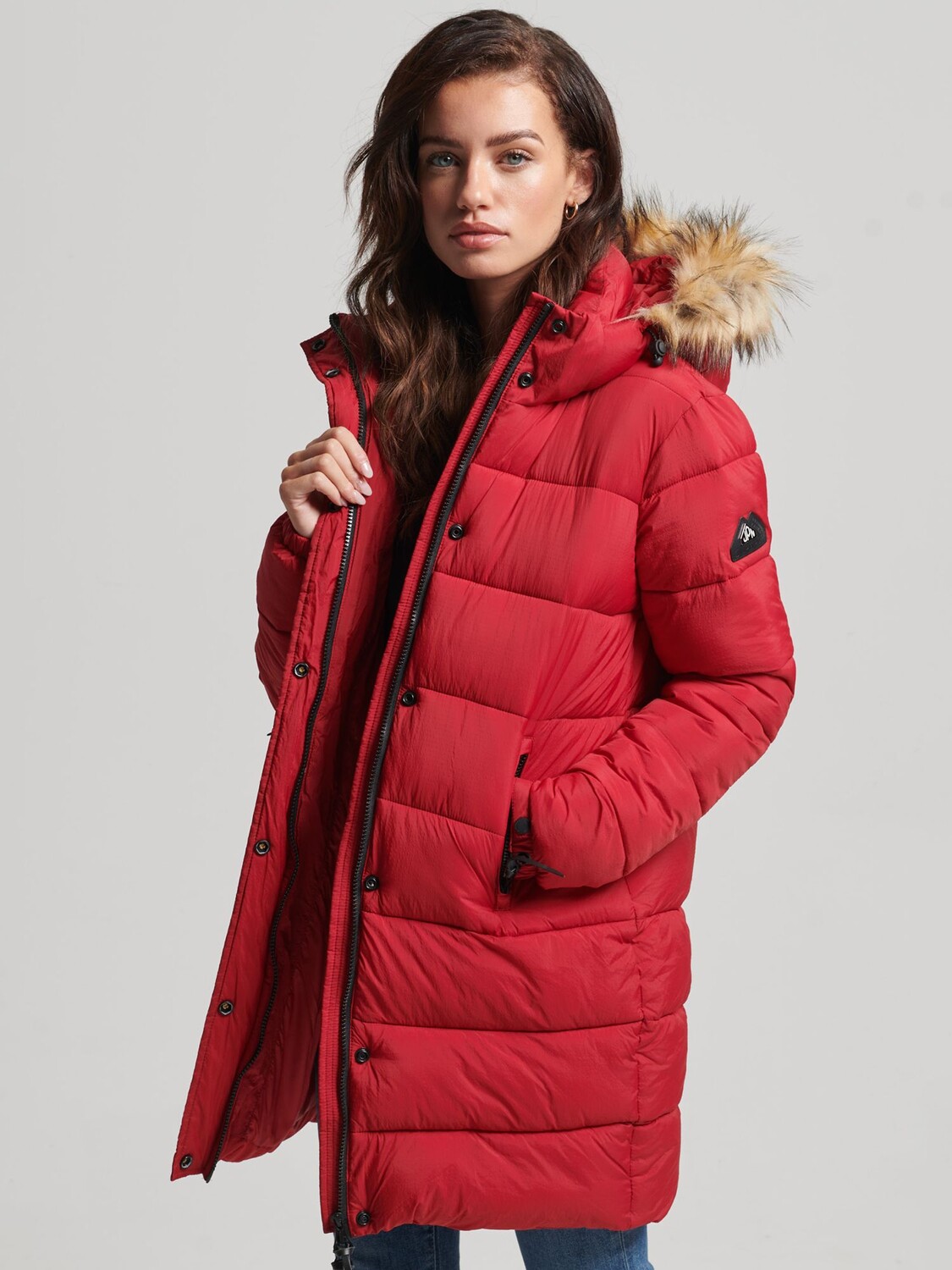 

Среднее пальто с капюшоном Superdry, красное