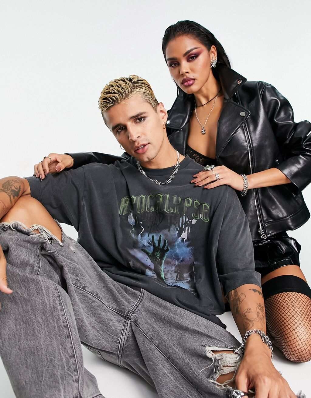 

Черная футболка оверсайз с рисунком в стиле кино ASOS DESIGN