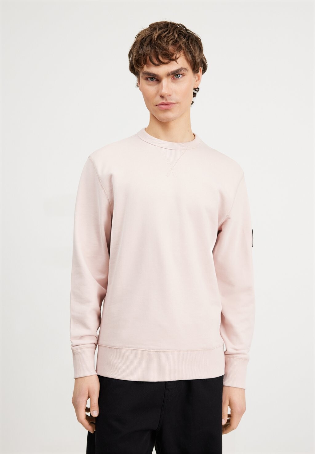 

Толстовка Badge Crew Neck Calvin Klein Jeans, цвет sepia rose