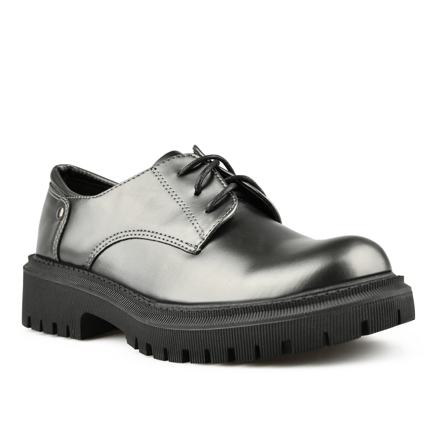 цена Женская повседневная обувь серебристого цвета Tendenz