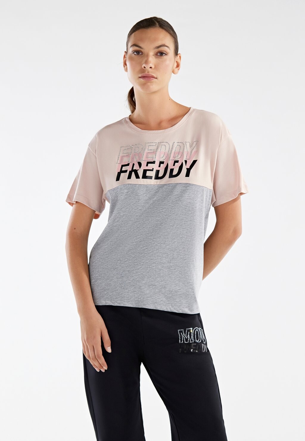 

Футболка с принтом Freddy