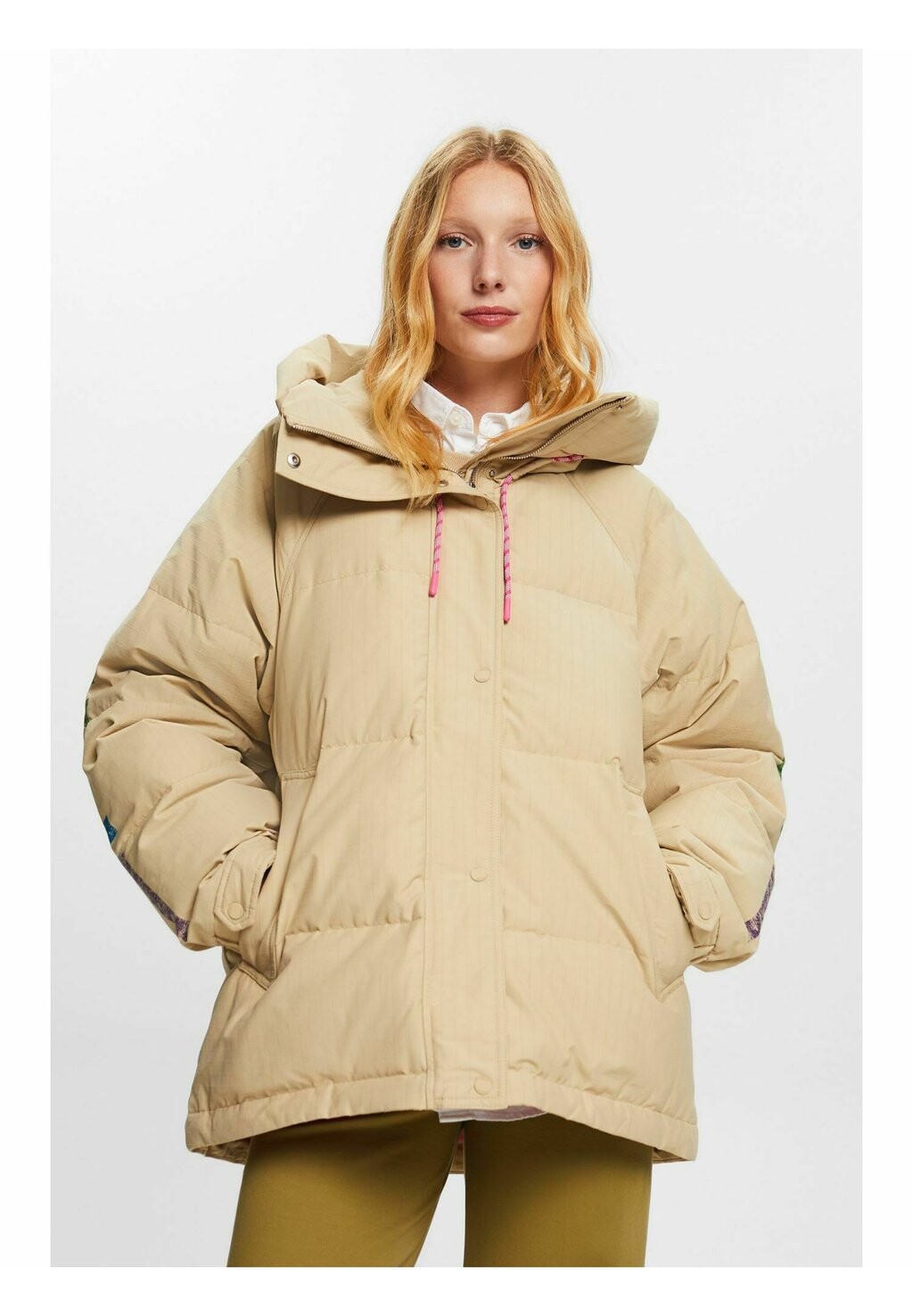 

Пуховик Esprit, песочный