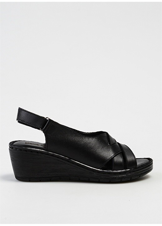 

Кожаные черные женские сандалии Pierre Cardin
