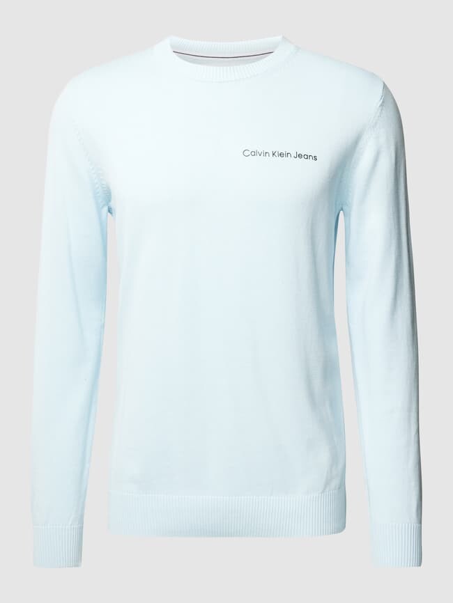 

Вязаный свитер с принтом этикетки, модель «INSTITUTIONAL ESSENTIALS» Calvin Klein Jeans, светло-синий