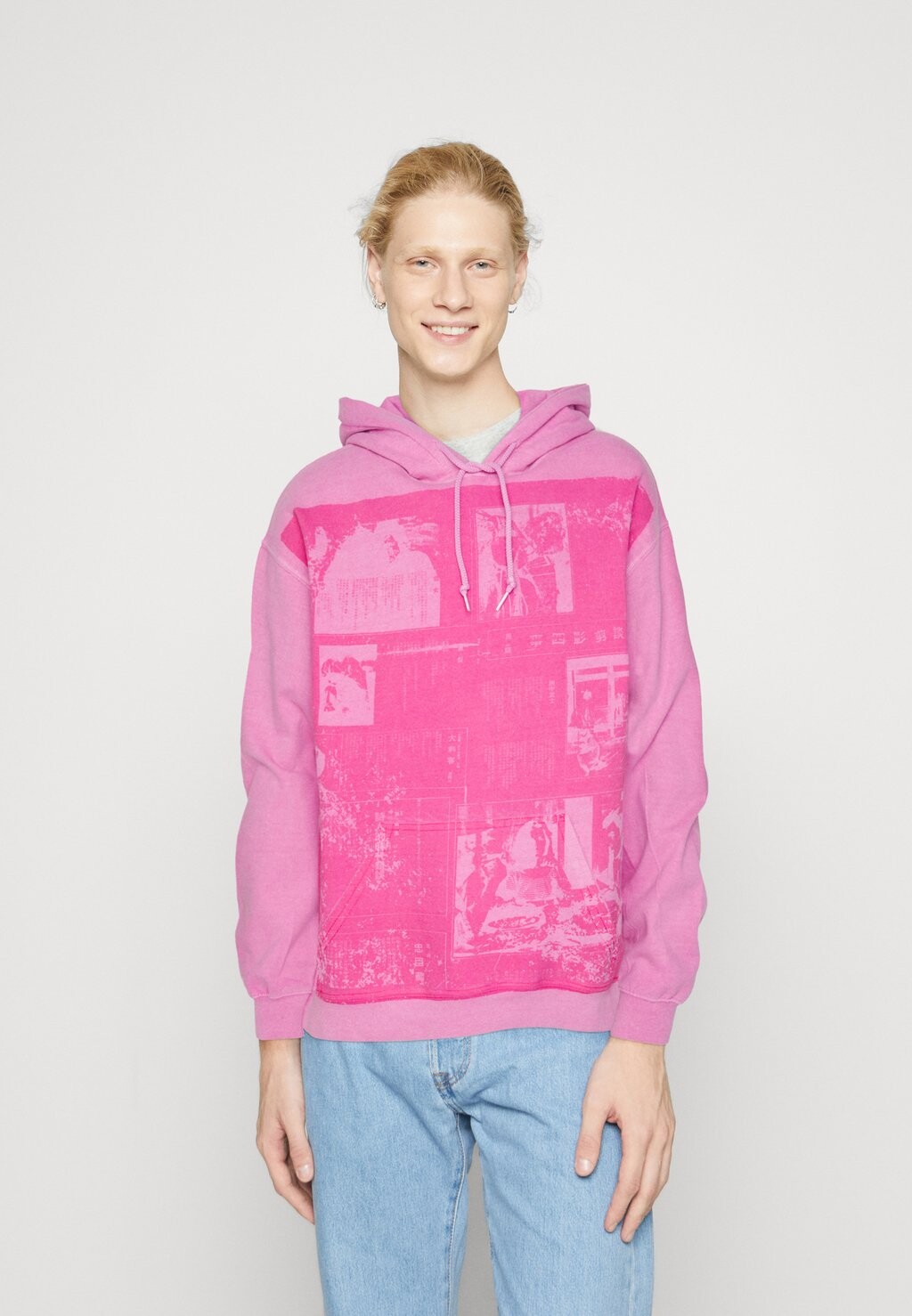 

Толстовка BDG Urban Outfitters ФОТО ТРАФЕТ КАПЮШОН, розовый