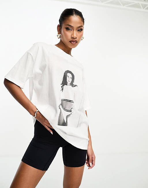 

Белая объемная футболка с фотографическим принтом ASOS Weekend Collective