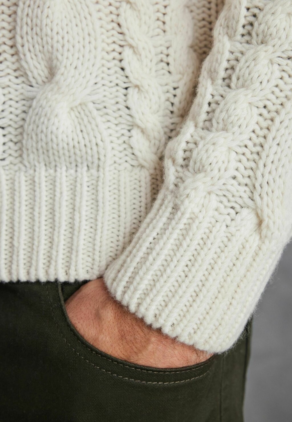 

Вязаный свитер SIGNATURE ITALIAN HI-CREW NECK REGULAR FIT Next, цвет ecru cashmere