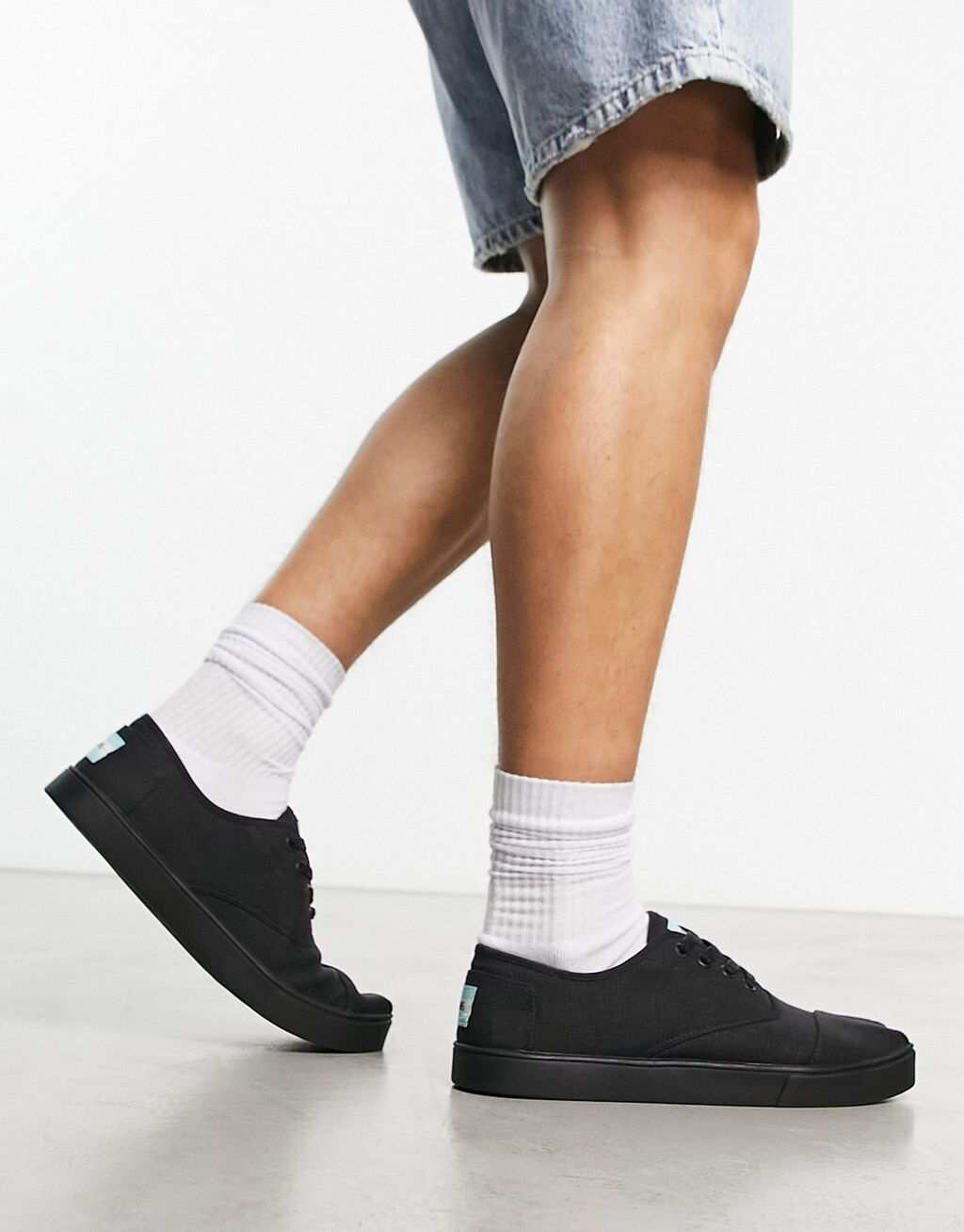 

Черные кроссовки на шнуровке Toms Cordones Cupsole