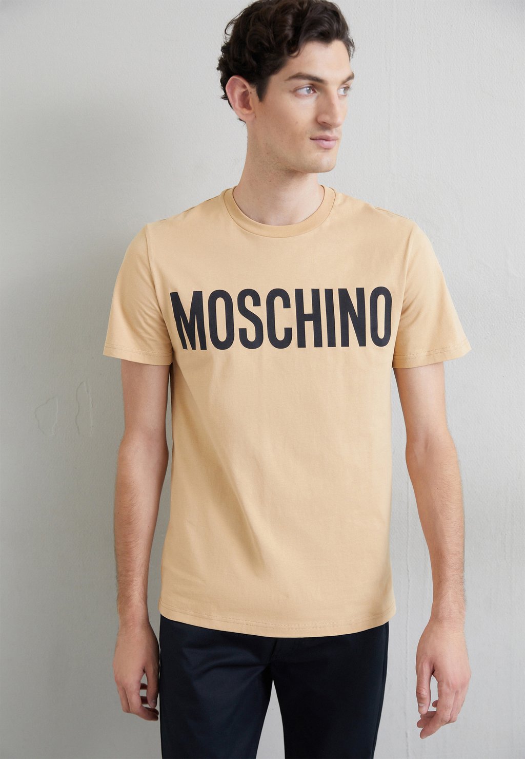 

Футболка с принтом MOSCHINO, бежевый