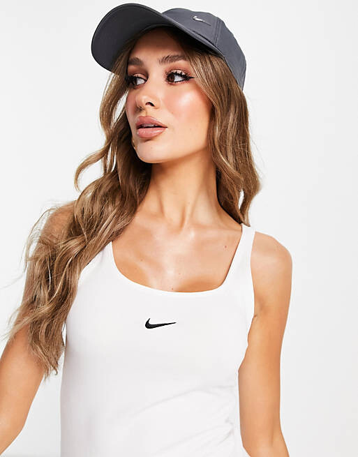 

Белый топ в рубчик Nike