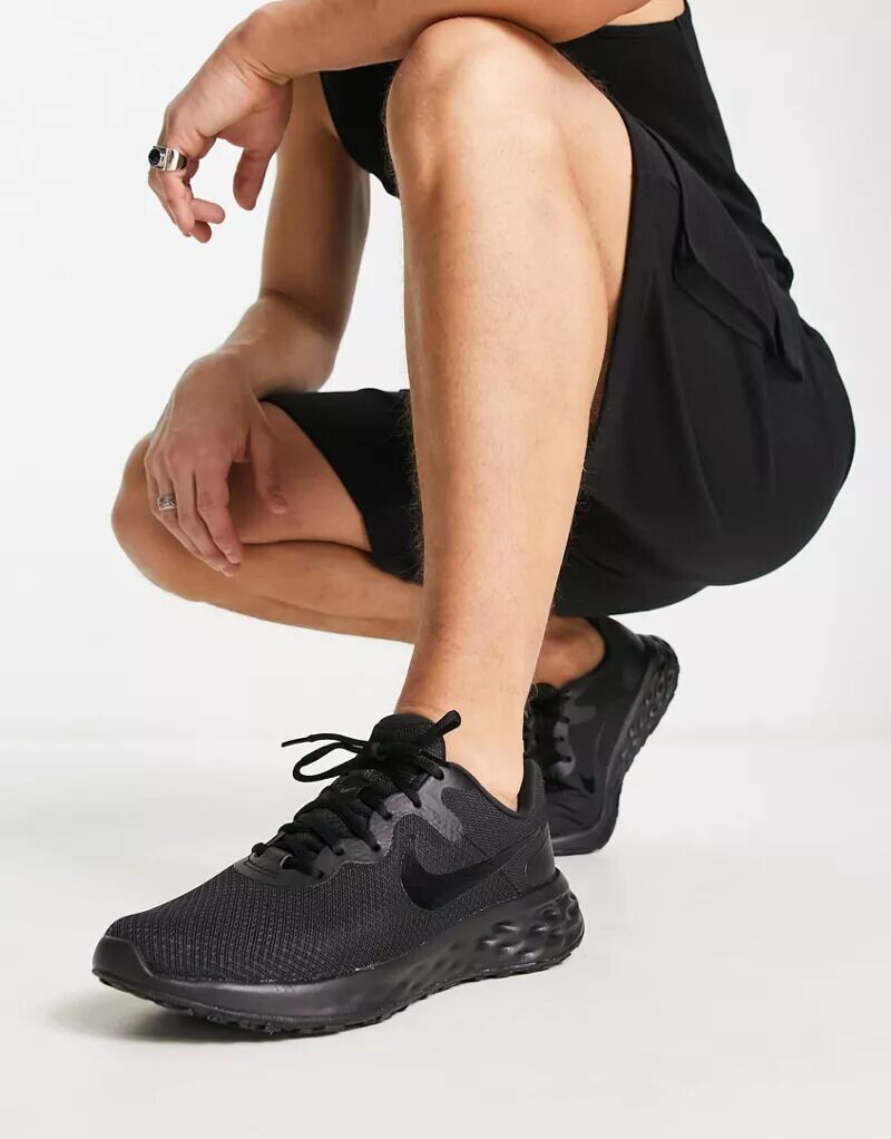 

Черные кроссовки Nike Revolution 6