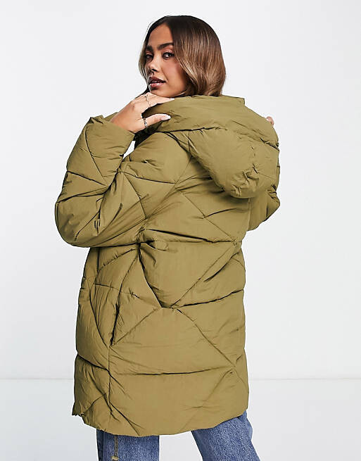

Оливково-зеленый пуховик средней длины с капюшоном New Look