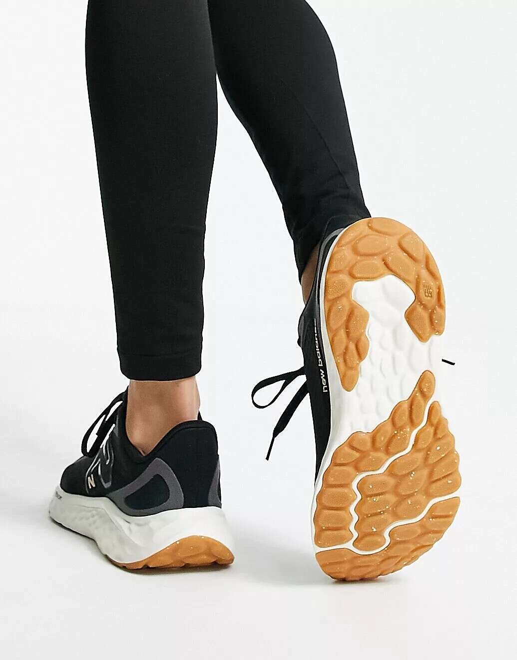 

Черные кроссовки New Balance Running Fresh Foam Arisi V4, Черный