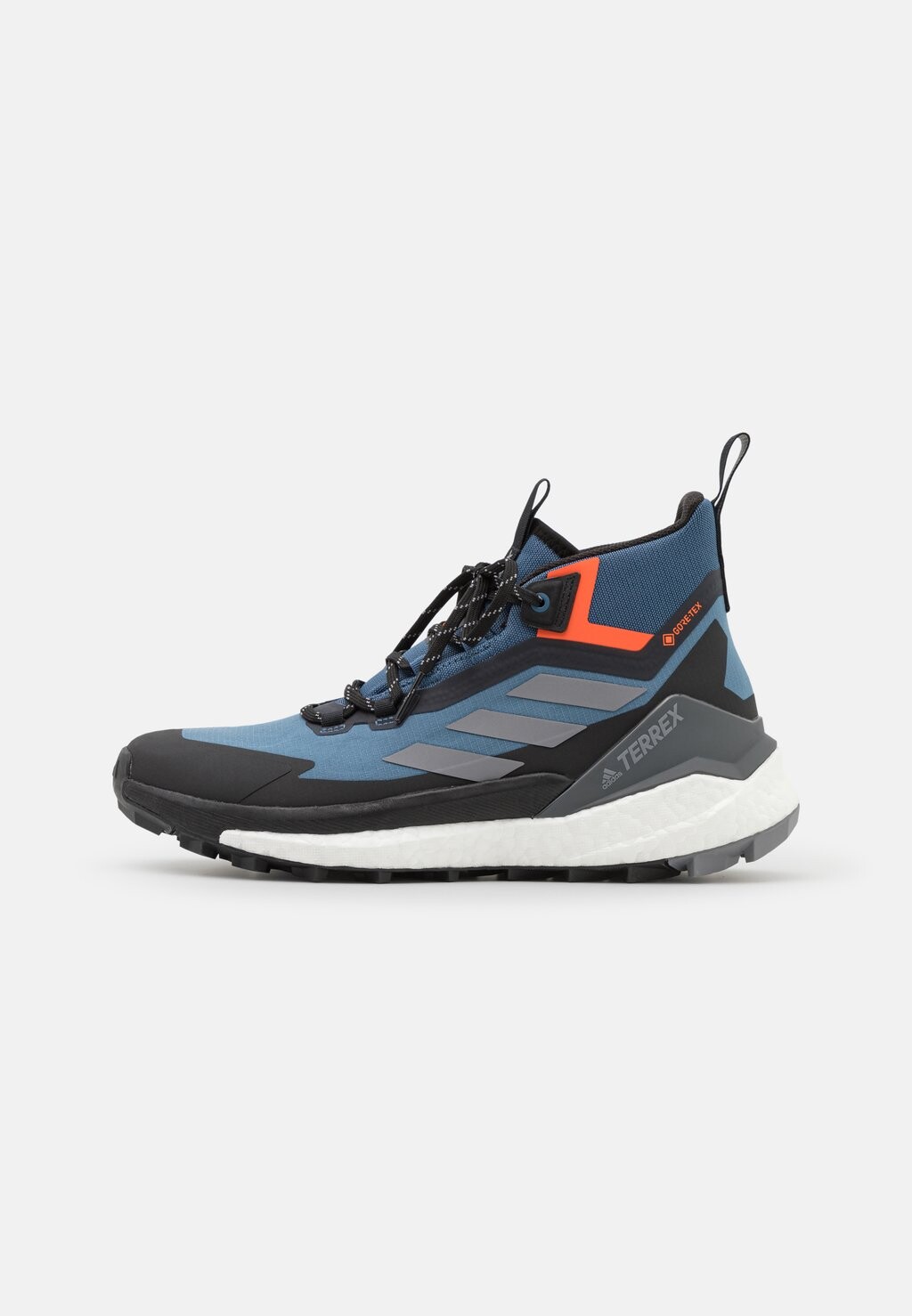 

Походные ботинки Adidas