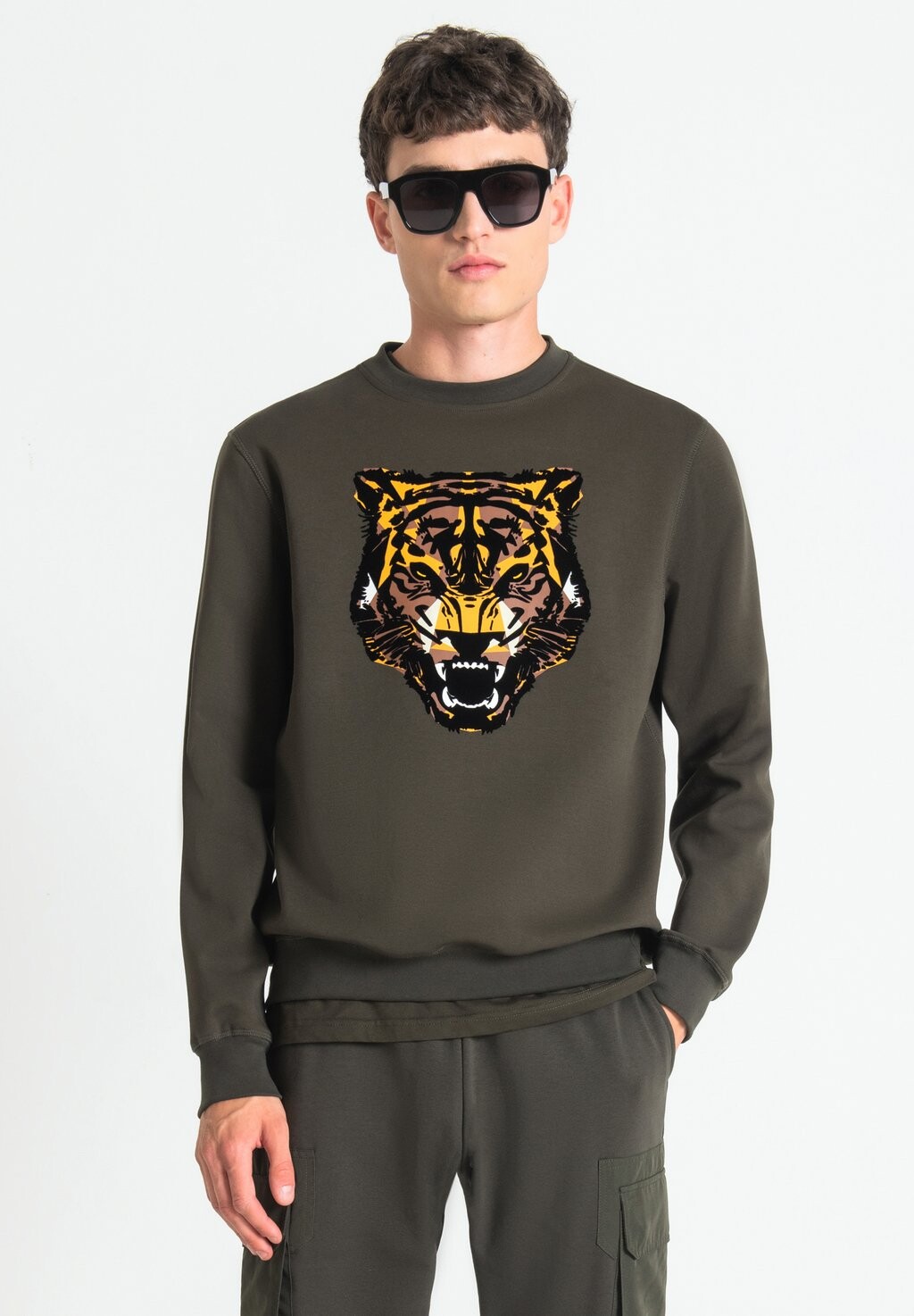 

Толстовка REGULAR FIT With TIGER PRINT Antony Morato, цвет dark army