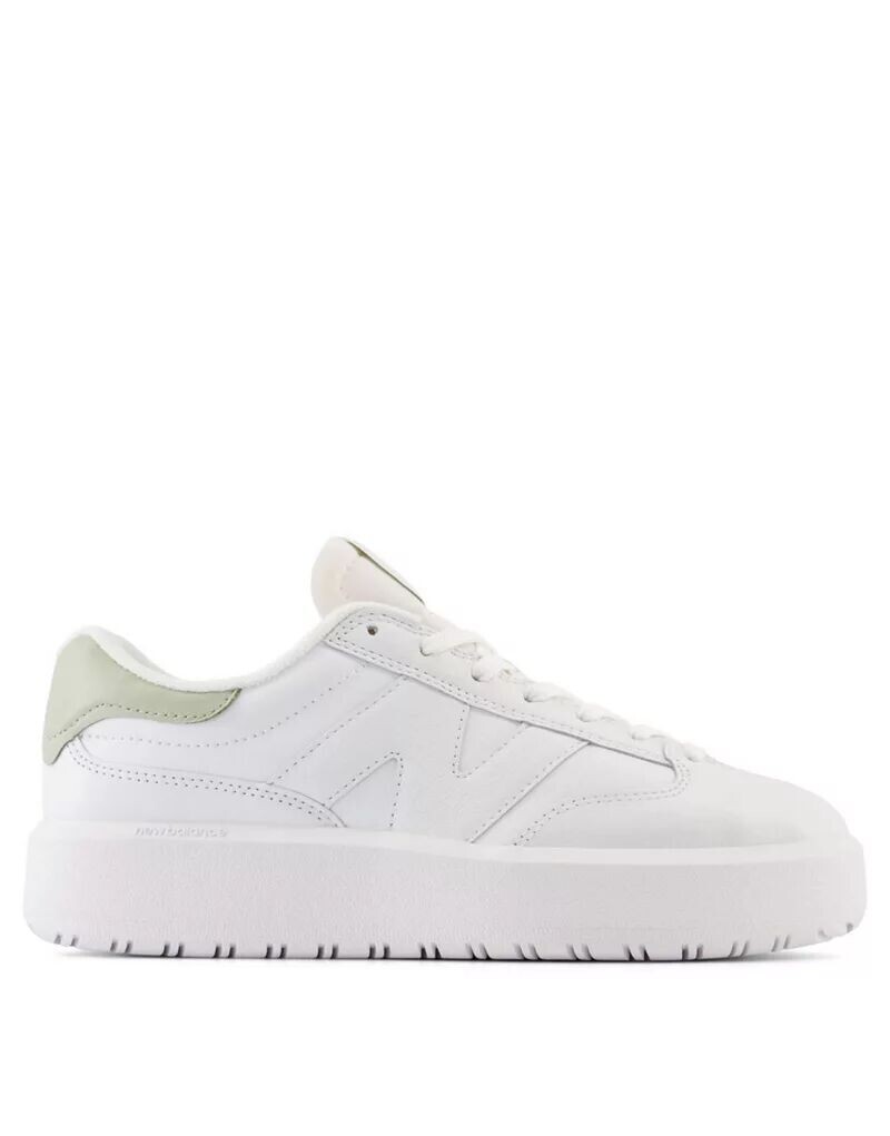 

Белые кроссовки New Balance CT302