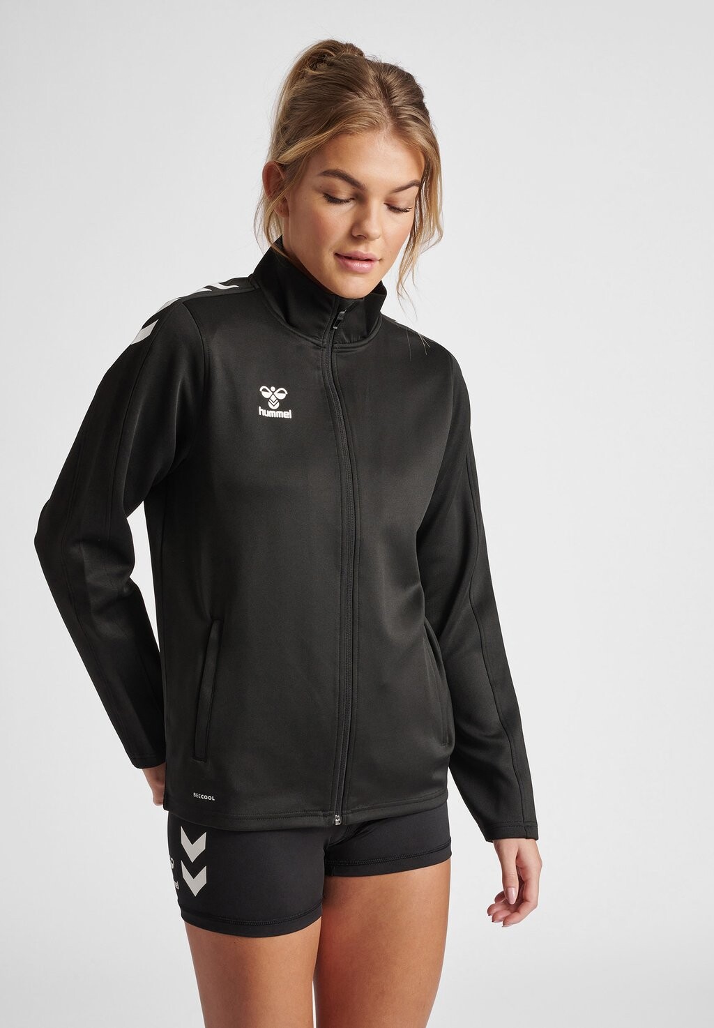 

Спортивная куртка Hummel, черный