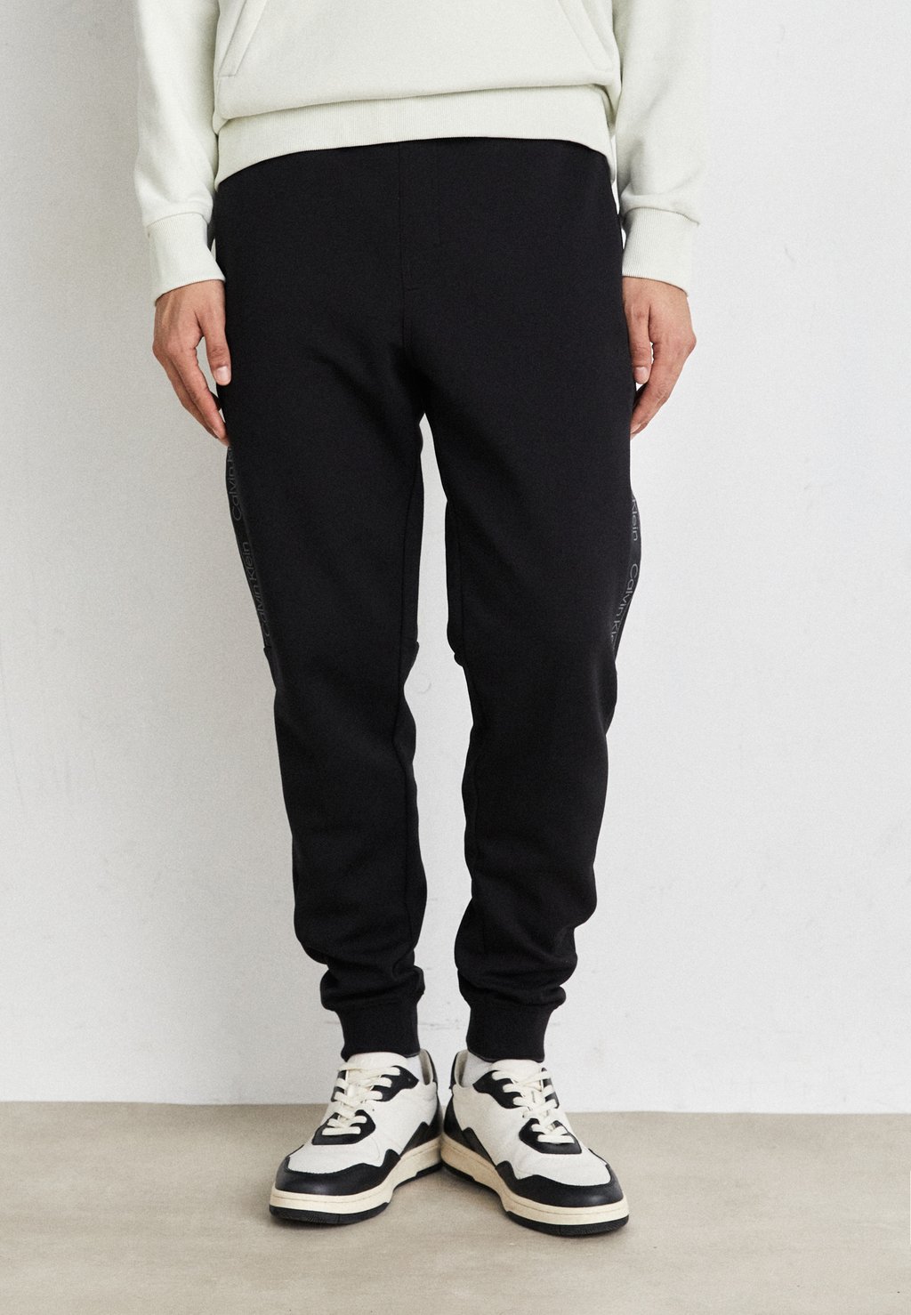 Спортивные брюки Tape Jogger Logo Calvin Klein, черный