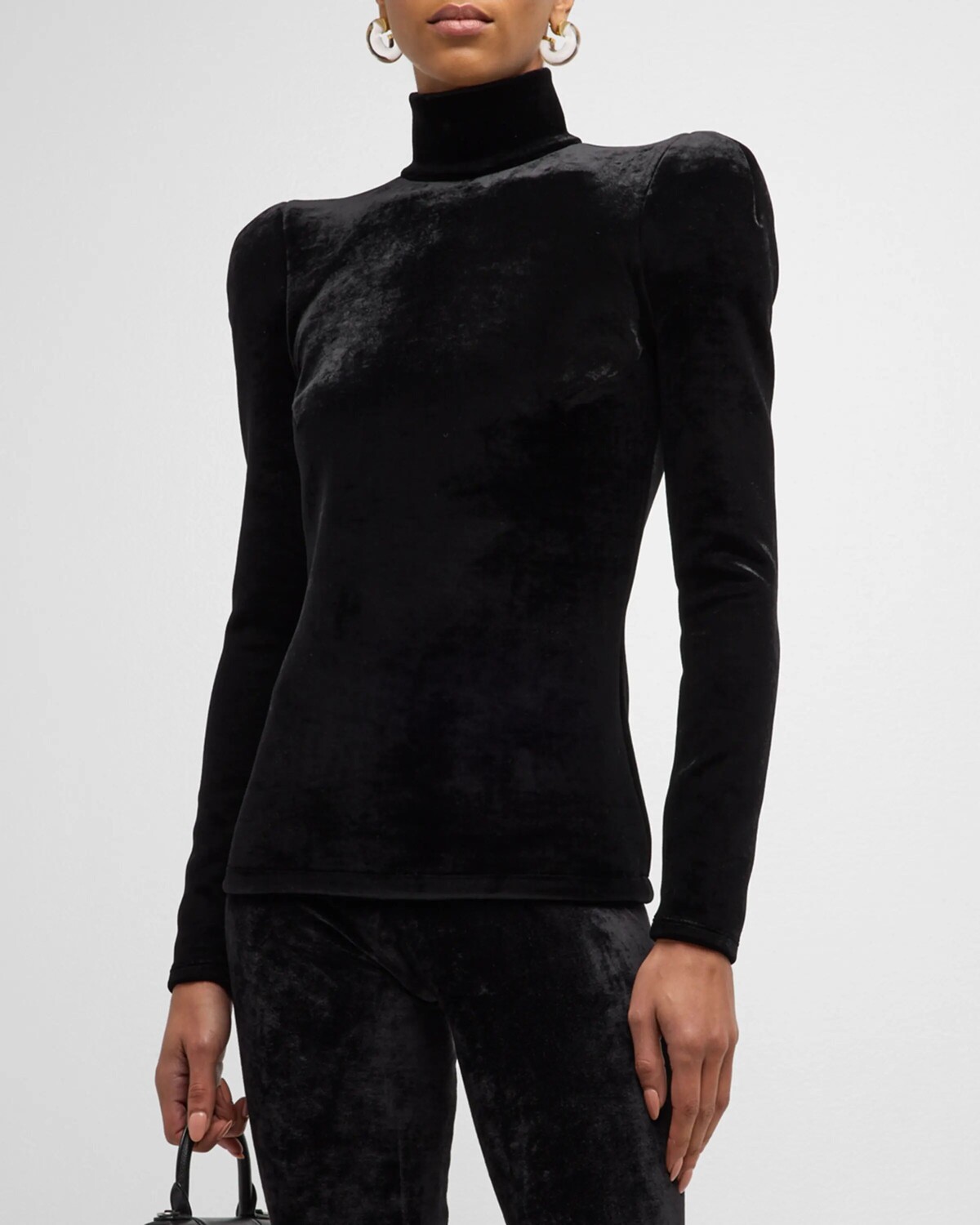 

Водолазка с круглыми плечами Balenciaga, цвет 1000 Black